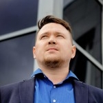 МЛМ лидер Денис Смолов